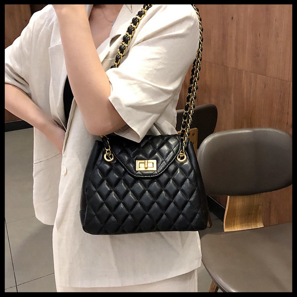 NEW MARGARET Metal Chain Shoulder Bag - Picture 3 of 8